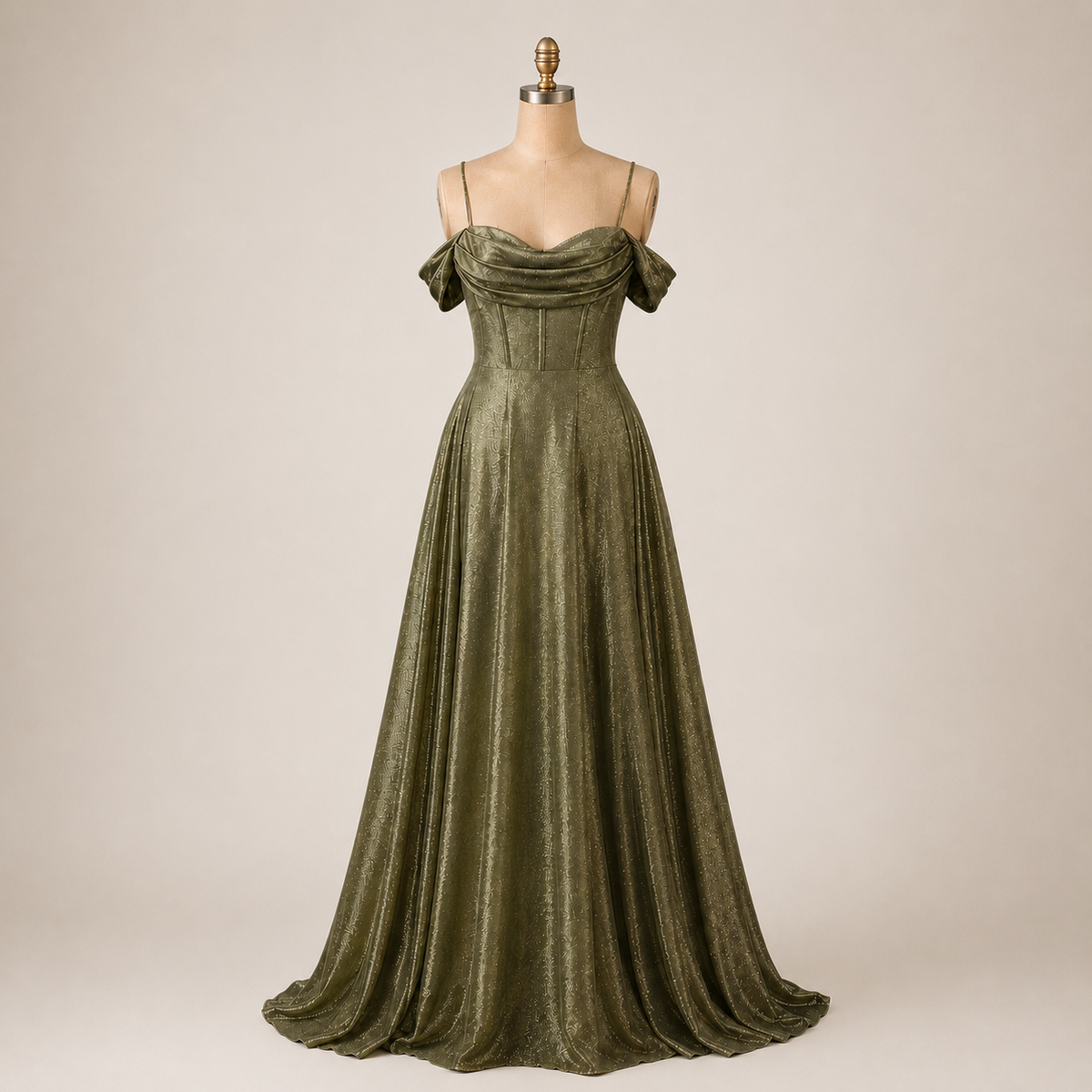 Long elegant dress in green lamé